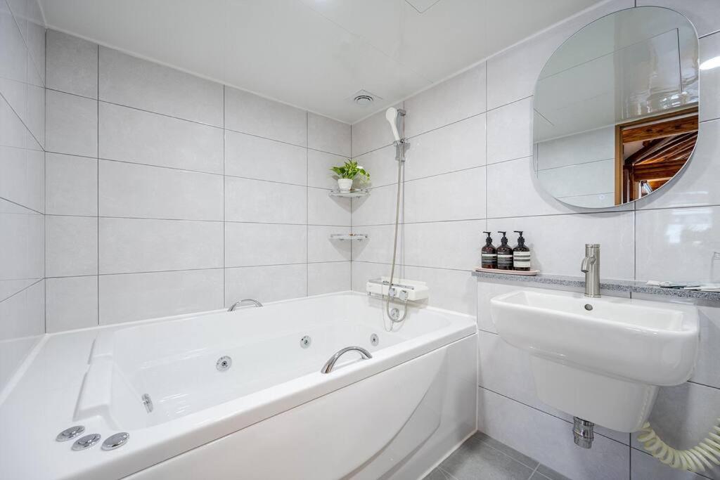 Hanokstay Haru Jeonju Exteriör bild